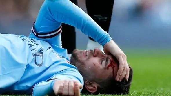 مصدومیت شدید ستاره منچسترسیتی در بازی مقابل برنتفورد