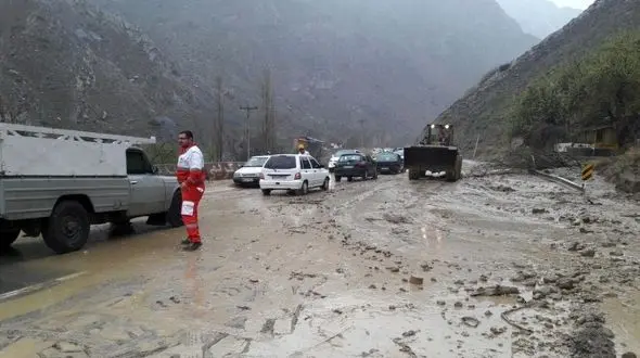  سیلاب 6 جاده را در 7 استان مسدود کرد