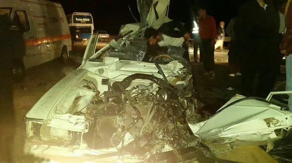 تصادف اتوبوس با پیکان جان سه نفر را گرفت + عکس