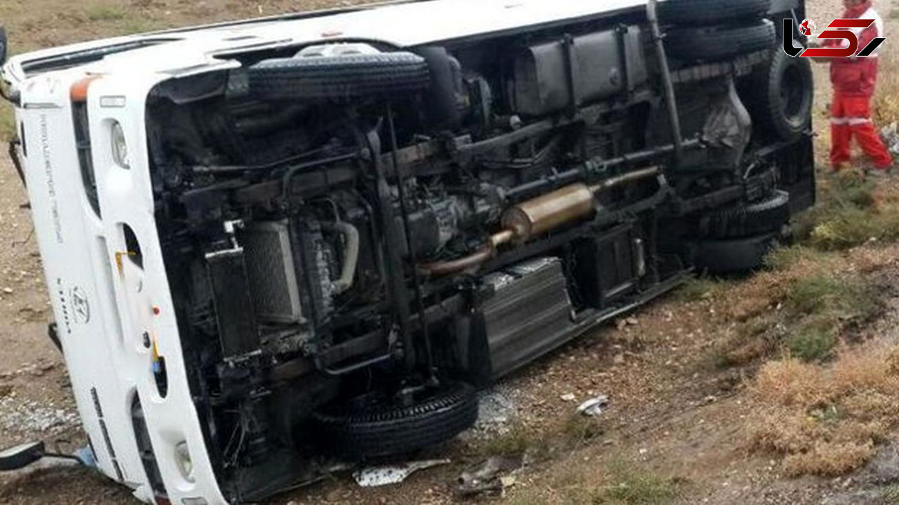 واژگونی مینی بوس در جاده کرمان / 5 کارگر مصدوم شدند