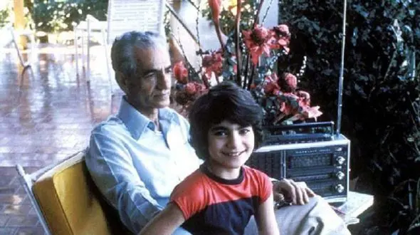 عکس سفر در زمان / «محمدرضا پهلوی» عضو تیم ورزشی دانش‌آموزان مدرسه شبانه‌روزی له‌روزه سوئیس /  دهه 1310 قبل از شاه شدن ...