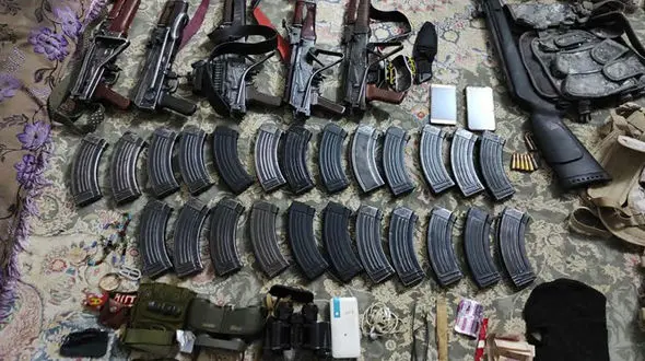 انهدام یک باند تروریستی در جنوب شرق ایران / تا دندان مسلح بودند + عکس مهمات