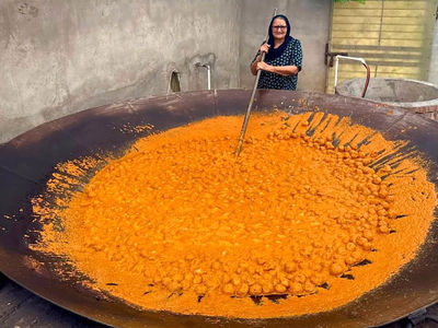 غذای سنتی هند؛ تجربه‌ای لذیذ با پخت کوفته مالای در ساج بزرگ + فیلم