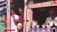رفتار تنفربرانگیز یک اماراتی با چند مرد هندی پیش از مسابقه هند و امارات در جام ملتهای آسیا!+ فیلم