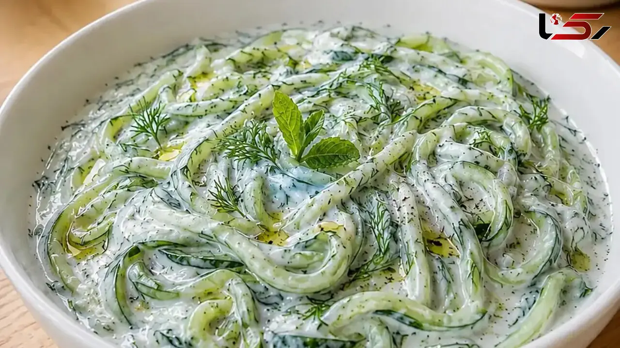 ماست‌ و خیار ترکیه‌ ای رشته‌ ای بلدی درست کنی؟ دستورش اینجاست + گزارش تصویری
