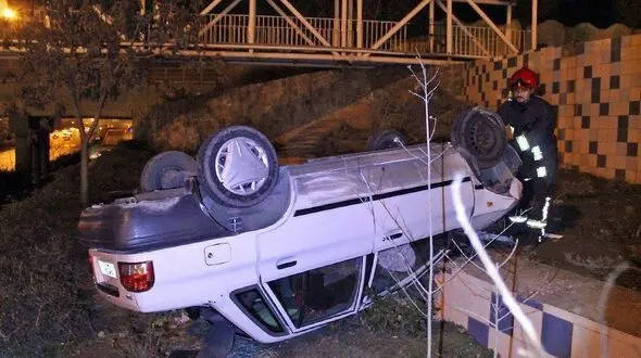 سقوط مرگبار پراید به پایین پل در بوشهر
