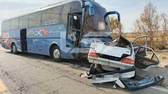 شاخ به شاخ مرگبار پژو 405 با اتوبوس در جاده دهلران + عکس های دلخراش