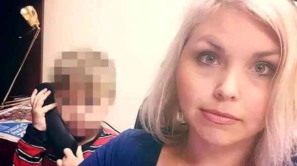 تبلیغات جنجالی این مادر برای فروش آنلاین کودک خردسالش + عکس 