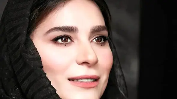 فیلم /  صحنه‌ جگرسوز ضجه های سحر دولتشاهی در مراسم خاکسپاری عزیر دلش ...