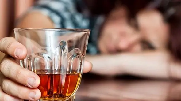 مسمومیت 160 زن و مرد مازنی با مشروبات الکلی در مازندران + جزییات