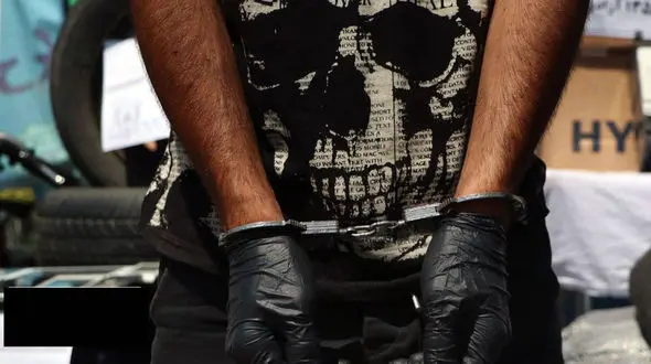 دستگیری 5 مرد قاچاقچی در نائین