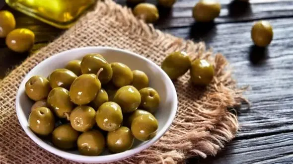 چرا زیتون تلخ برای سلامتی مفید است؟ 7 خاصیت بی‌ نظیر