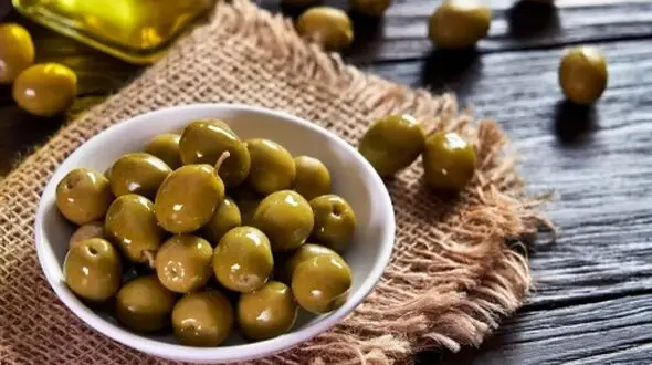 چرا زیتون تلخ برای سلامتی مفید است؟ 7 خاصیت بی‌ نظیر
