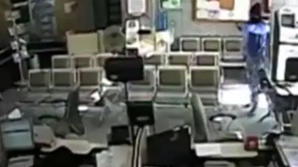 فیلم هایی از حمله دزد مسلح  به بانکی در فردیس 