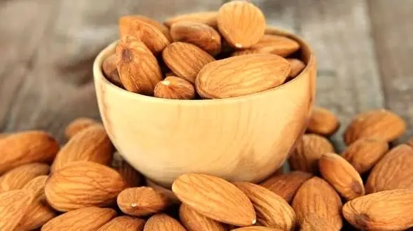 برای محافظت از قلب و معده بادام بخورید