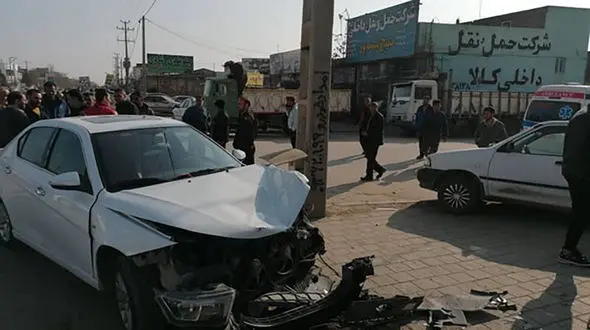 9 مصدوم در برخورد 2 خودروی دنا در شادآباد / اعزام 7 آمبولانس به محل حادثه