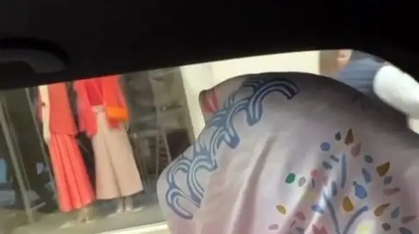 بازیگر مرد مشهور با روسری در خیابان های رم + فیلم باورنکردنی