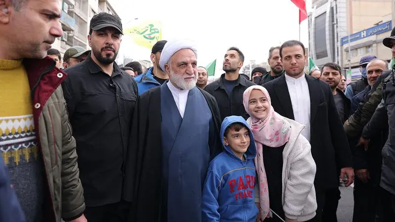 حجت‌الاسلام والمسلمین محسنی اژه‌ای، امروز همزمان با یوم‌الله ۲۲ بهمن در راهپیمایی باشکوه این روز حماسی در کنار مردم تهران حضور یافت