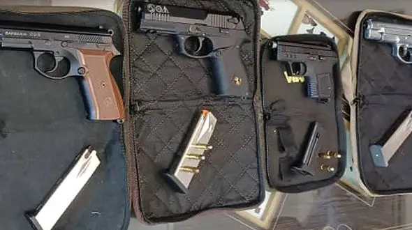 کشف 5 قبضه سلاح کلت کمری 