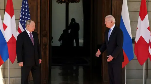 بلومبرگ: روسیه و آمریکا به زودی مذاکرات هسته ای را از سر می گیرند
