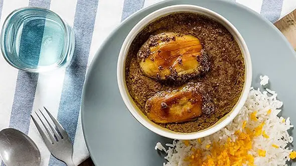 فسنجان با طعمی متفاوت! ترکیب جادویی لوبیا و بادمجان برای یک ناهار به‌ یادماندنی