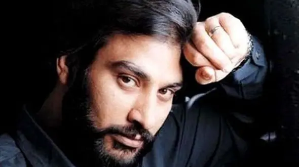 فیلم آواز خاطره ساز ناصر عبداللهی در کنسرت فوق العاده اش ! / غوغای صدای پرقدرت و گیتارش را ببینید !