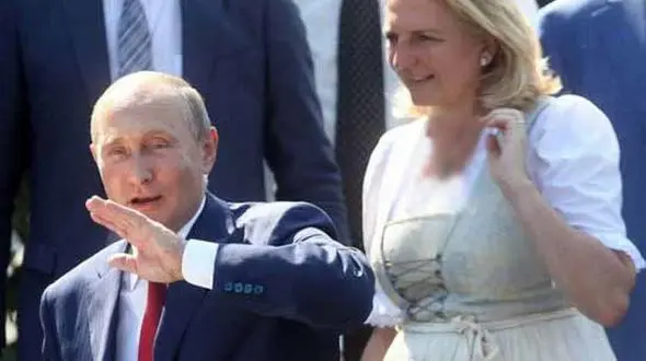 
هدیه ازدواج پوتین به خانم وزیر ۵۳ ساله اتریش چه بود؟+ تصاویر
