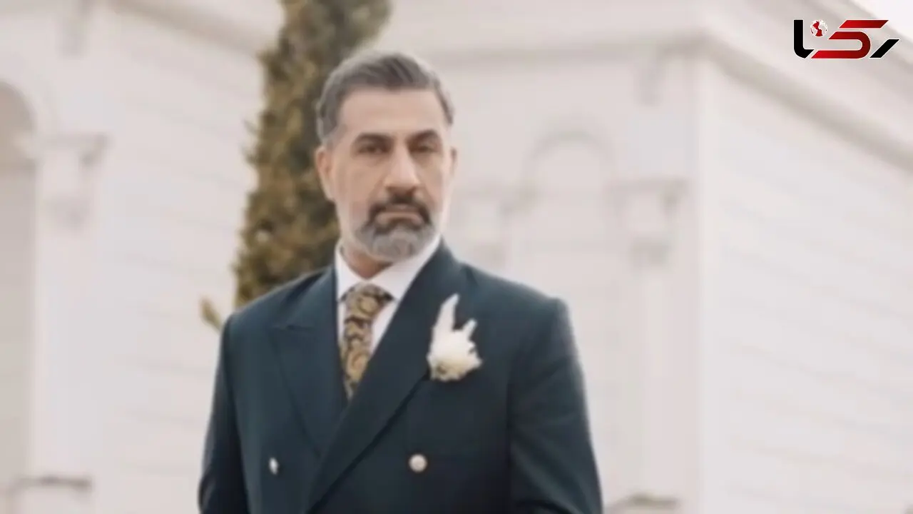 فیلم / نگاهی به چیدمان شاهانه و مجلل تالار عروسی  محمد نادری و همسرش الناز خانوم /  از  کارت عروسی انگلیسی تا گل آرایی اروپایی و عکس مهمانان ویژه، مهران غفوریان و ..