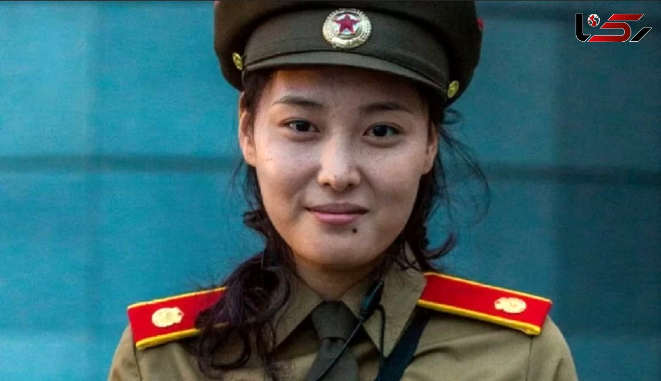 فیلم دیده نشده از حرکات عجیب خانم پلیس خارجی در خیابان / مردم کره شمالی هم تعجب کردند!