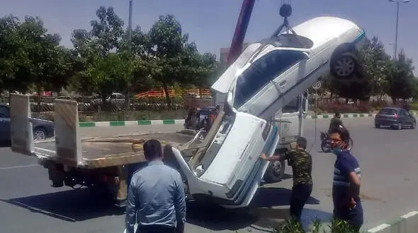 6 عکس از نصف شدن پژو 405 در تصادفی هولناک / مشهد