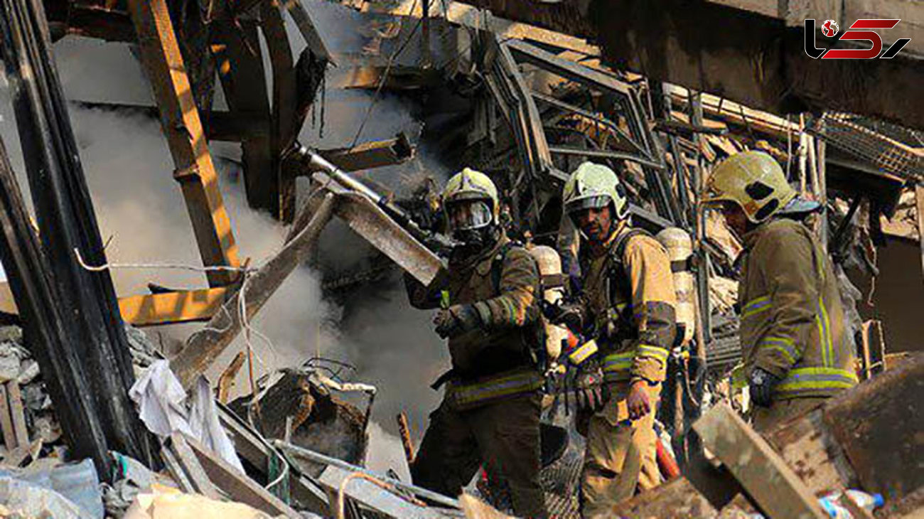  آتش‌نشان در برابر ساختمان فرو ریخته پلاسکو چه اعتراضی به طلایی کرد؟