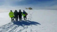نجات موتور سواران گرفتار در برف منطقه سوته زار توسط اورژانس هوایی دانشگاه علوم پزشکی استان سمنان