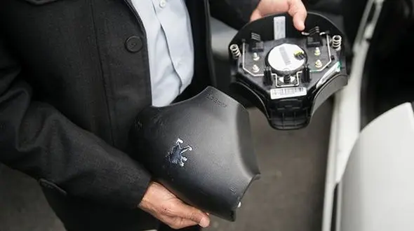 پژو 206  از وسط نصف شد ! / زاویه برخورد با درخت درست نبود، ایربگ باز نشد ! + فیلم