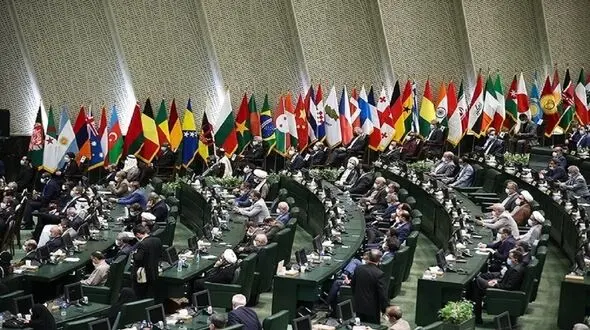 لاریجانی ها به مراسم تحلیف رئیسی نرفتند 
