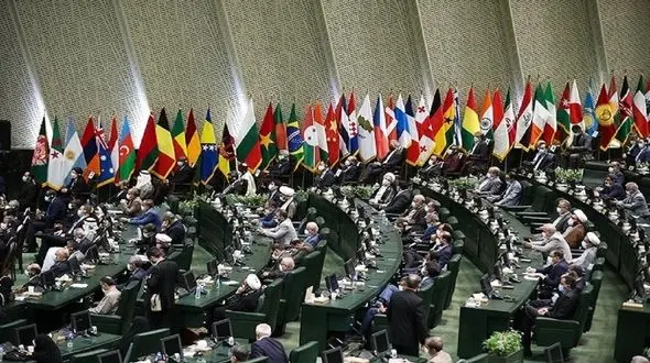 لاریجانی ها به مراسم تحلیف رئیسی نرفتند 