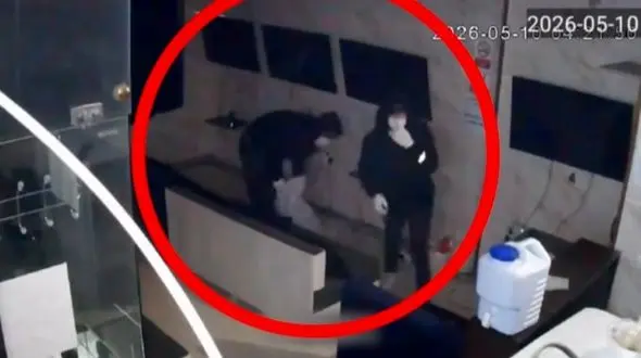 فیلم لحظه سرقت از گیم نت در فاز 6 پرند/ 2 جوان با پژو 405 متواری شدند
