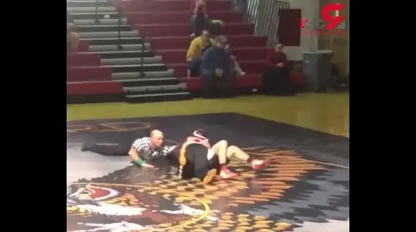 کار بسیار زیبای یک ورزشکار برای خوشحال کردن یک کودک معلول+فیلم