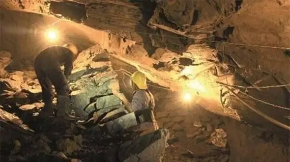 مرگ 12 معدنچی ونزوئلایی در ریزش معدن طلا+عکس