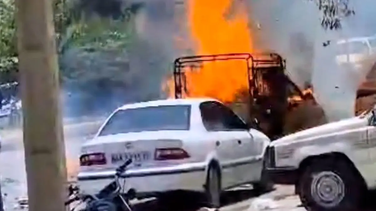 فیلم لحظه انفجار خودروی حامل اسپری رنگ و گاز فندک در کمربندی خرمشهر