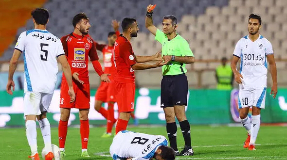 مهدی عبدی اولین اخراجی پرسپولیس در لیگ نوزدهم