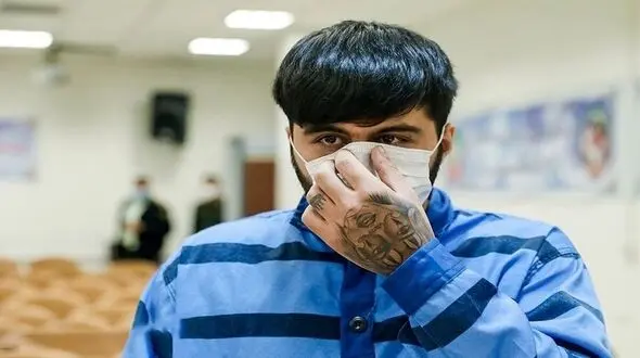 حکم اعدام ماهان صدرات فعلاً متوقف شد
