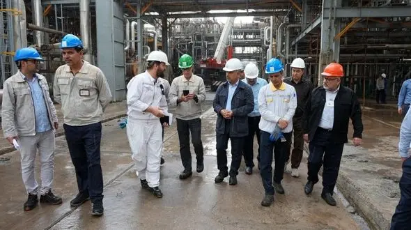 بازدید مدیرعامل پتروشیمی بندرامام از روند تعمیرات اساسی / راکتور ۲۰۳ پس از سالها به مدار تولید بازگشت+تصاویر