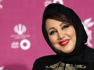 فیلم.  انگشتر خاص و ویژه بهنوش بختیاری با الهام از شعر معروف مولانا که تاکید می کنه طلا نیست! / دنیا همه هیچ و اهل دنیا همه هیچ