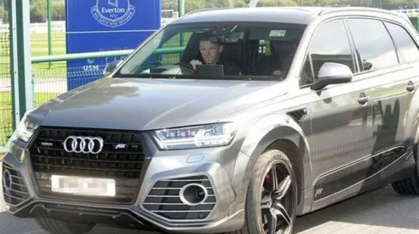 فوتبالیست مشهور شب گذشته هنگام بازگشت از یک میهمانی دستگیر شد