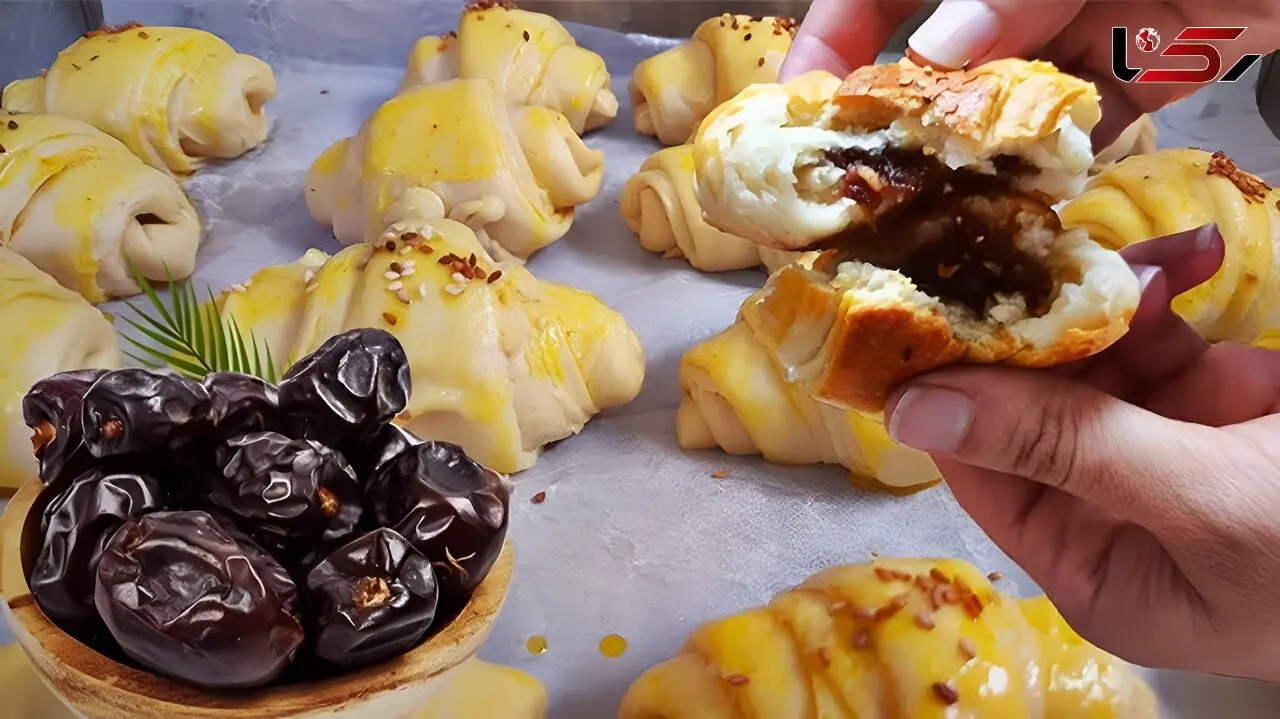 طرز تهیه کروسان خرمایی؛ شیرینی مجلسی با مغز خرما و گردو