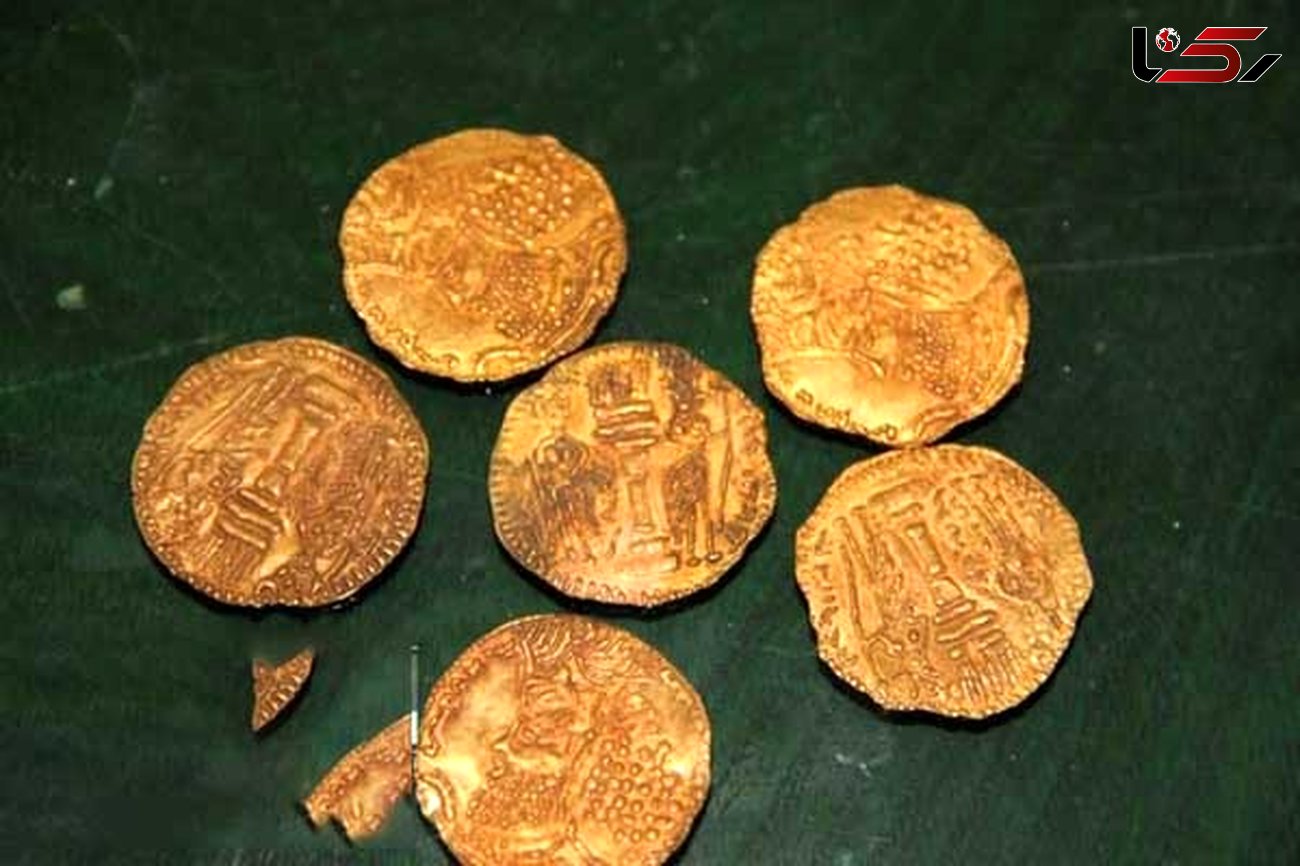کشف ۸ قطعه سکه ساسانی در بم