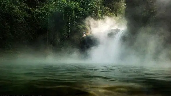 رودخانه ای اسرار آمیز و بسیار داغ که همه چیز را آب پز می کند! +تصاویر