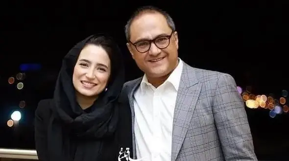 فیلم / نگاهی به چیدمان مدرن خانه  رامبد جوان از زاویه‌ای متفاوت برای اولین بار / از  مبلمان نوستالژیک، آشپزخانه‌ای بزرگ و کتابخانه‌ای که چشم را خیره می‌کند...