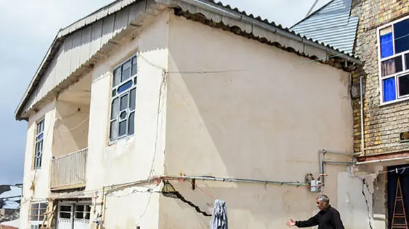 سیل تنها سرپناه این مردم را از آنها گرفت