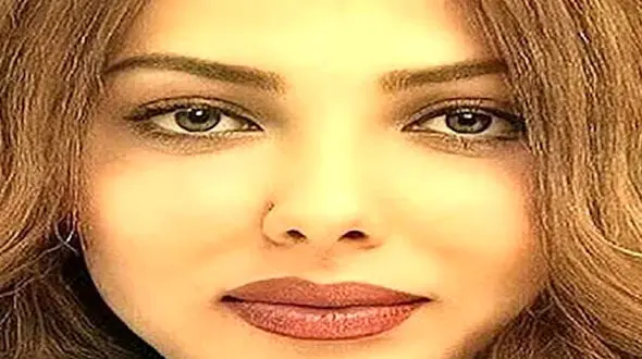  لیلا اوتادی با مانتو شال و کیف لاکچری اش پز داد + عکس